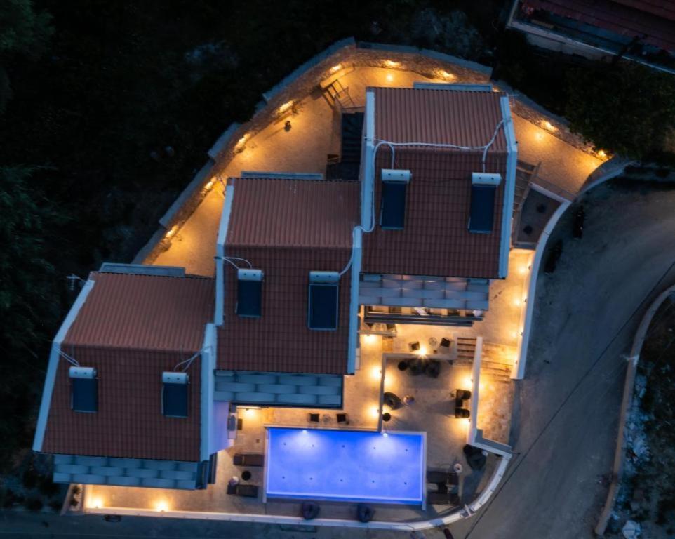 Above Blue Maisonettes Grey Diamond 尼基亚娜 外观 照片